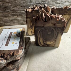 Rich Coffee with Hazelnut Cream will be very helpful waking up to a fresh coffee during your morning shower routine. Leaves an all day scent that has great benefits for your skin’s benefits.
